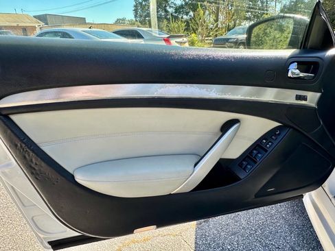 Used 2015 INFINITI Q60 Convertible w/ Premium Package image 11