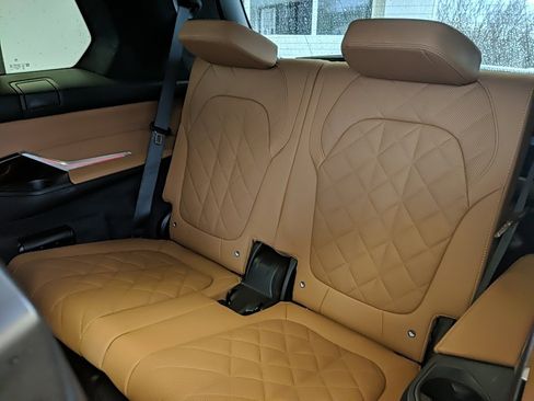 Used 2024 BMW X7 xDrive40i w/ Executive Package image 19