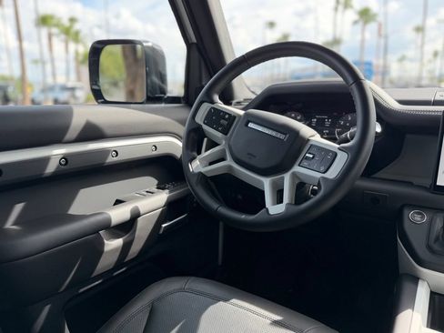 Used 2025 Land Rover Defender 130 X-Dynamic SE AWD/4WD image 11