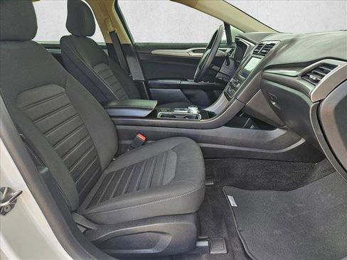 Used 2020 Ford Fusion SE FWD image 21