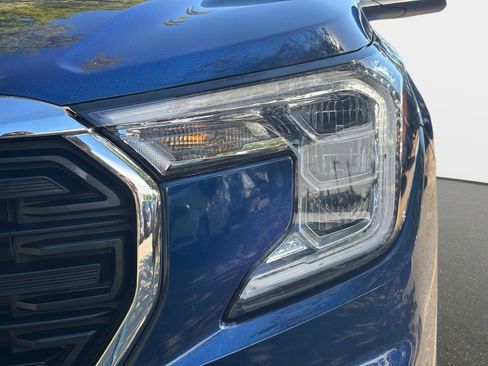 Used 2022 GMC Terrain SLE w/ Driver Convenience Package image 10