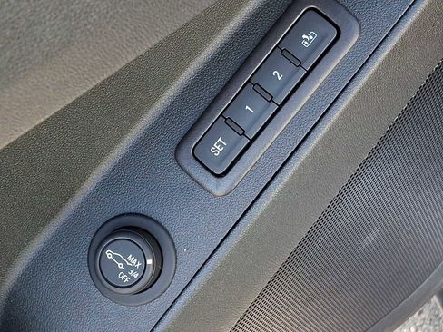 Used 2020 Chevrolet Equinox Premier image 26