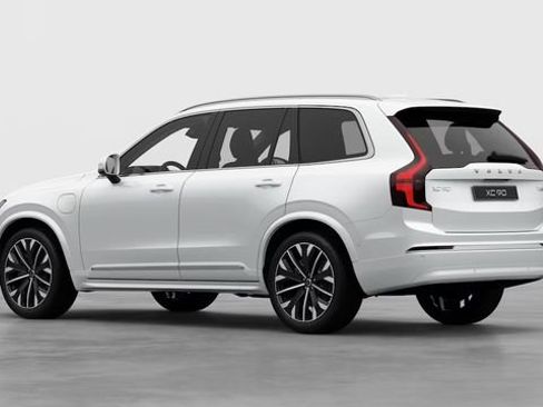 New 2026 Volvo XC90 T8 Ultra w/ Protection Package Premier AWD/4WD image 3