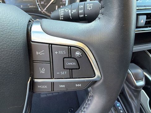 Used 2021 Toyota Highlander XLE AWD/4WD image 29