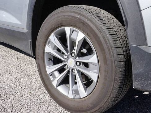 Used 2025 Chevrolet Equinox LT w/ Safety and Technology Package FWD image 6