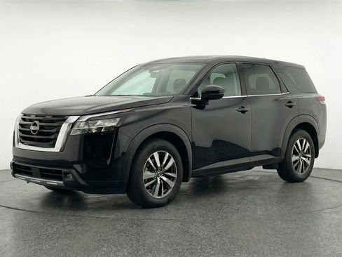 Used 2025 Nissan Pathfinder SV FWD image 3