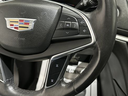 Used 2017 Cadillac XT5 Luxury image 32
