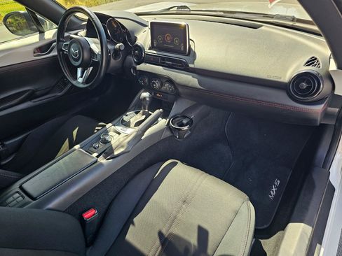 Used 2016 MAZDA MX-5 Miata Club RWD image 11