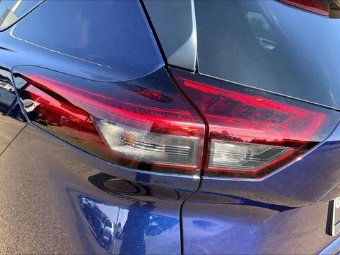 Used 2025 Nissan Rogue SV FWD image 29