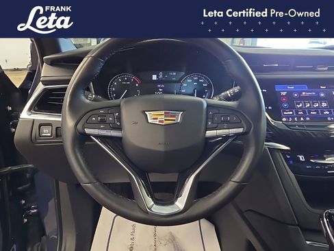 Used 2025 Cadillac XT6 Premium Luxury FWD image 12