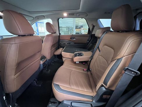 Used 2024 Nissan Pathfinder Platinum w/ Cargo Package image 12