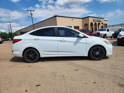 Used 2014 Hyundai Accent GLS w/ Option Group 2 FWD image 6