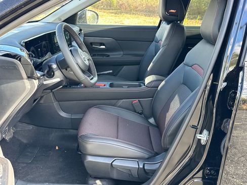 New 2026 Nissan Kicks SR w/ SR Premium Package image 9