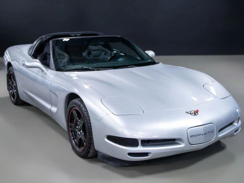 Used 1998 Chevrolet Corvette Coupe image 2