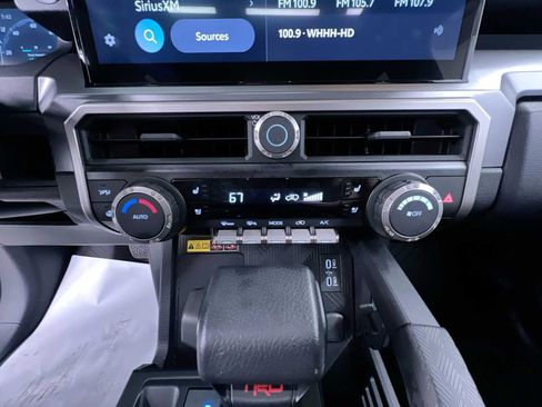Used 2025 Toyota 4Runner TRD Off-Road Premium AWD/4WD image 27