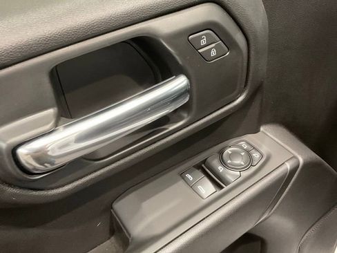 Used 2025 GMC Sierra 3500 Pro w/ Convenience Package image 7