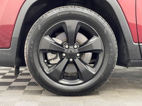 Used 2021 Jeep Cherokee Latitude Plus FWD image 13