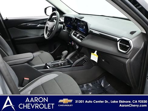 New 2026 Chevrolet TrailBlazer LT w/ Midnight Edition FWD image 9