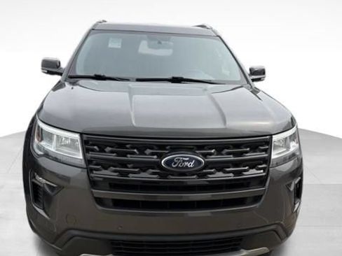 Used 2018 Ford Explorer XLT w/ Equipment Group 202A AWD/4WD image 3