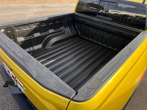 Used 2024 GMC Canyon AT4 w/ Technology Package image 31