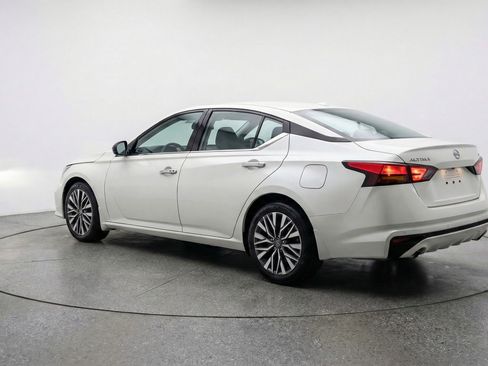 Used 2025 Nissan Altima 2.5 SV FWD image 6
