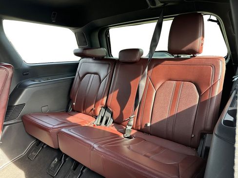 Used 2024 Ford Expedition Limited image 11