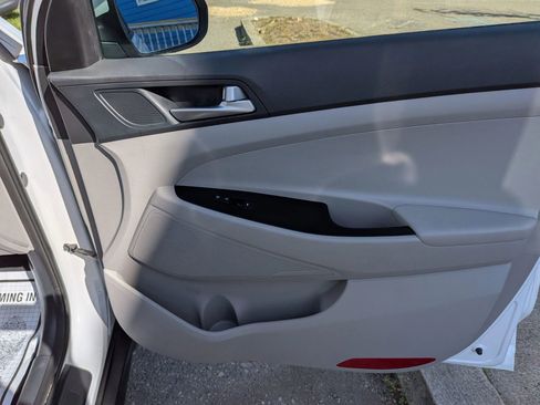 Used 2019 Hyundai Tucson SE AWD/4WD image 34