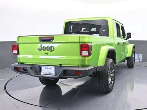 Used 2025 Jeep Gladiator Sport AWD/4WD image 5