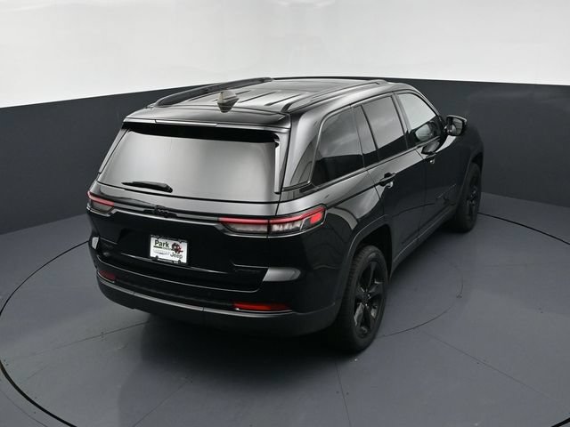 Used 2023 Jeep Grand Cherokee Limited w/ Black Appearance Package AWD/4WD image 17