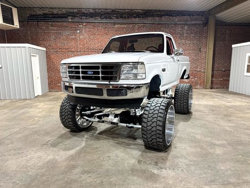 Used 1994 Ford Bronco XLT image 2