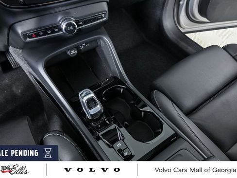 Certified 2025 Volvo XC40 B5 Plus AWD/4WD image 18