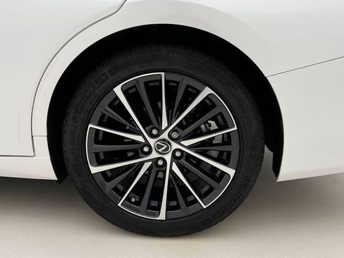 Used 2025 Lexus ES 300h w/ Premium Package image 25