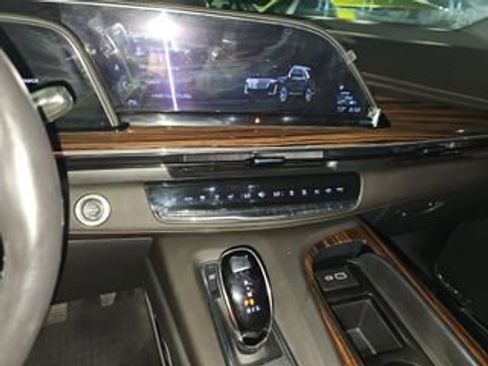 Used 2024 Cadillac Escalade Premium Luxury w/ Performance Package image 6