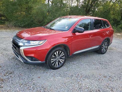 Used 2020 Mitsubishi Outlander ES image 2