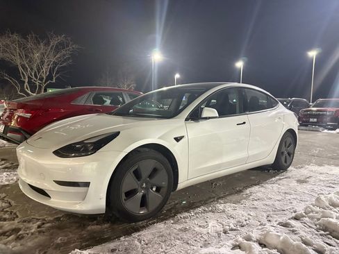 Used 2023 Tesla Model 3 Standard Range image 1