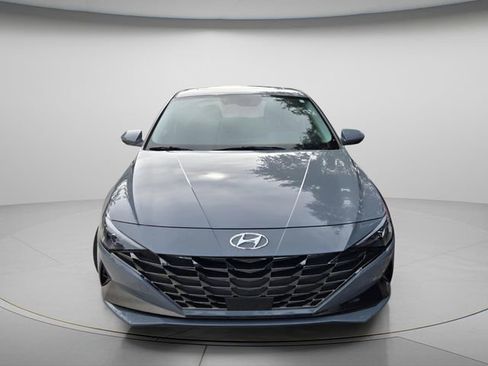 Used 2022 Hyundai Elantra Limited FWD image 3
