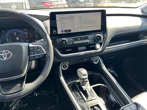 Certified 2025 Toyota Grand Highlander FWD image 18