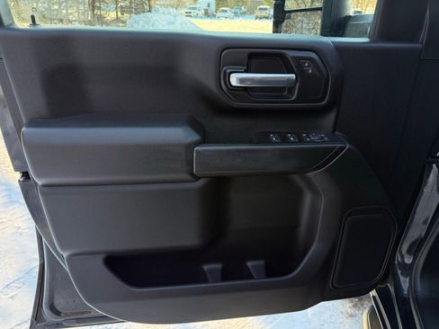 Used 2025 Chevrolet Silverado 2500 Custom w/ Custom Value Package image 9