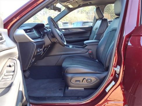 New 2025 Jeep Grand Cherokee Altitude image 13