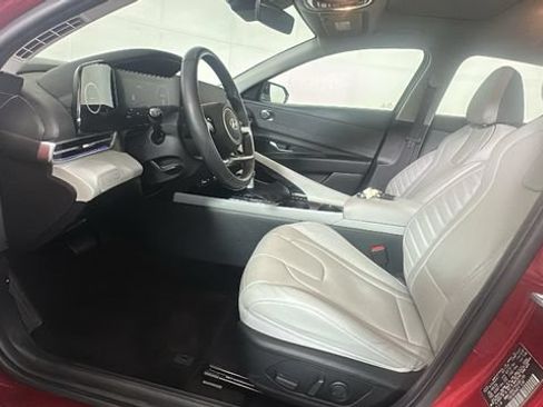 Certified 2023 Hyundai Elantra Limited FWD image 10