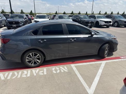 Used 2024 Kia Forte LXS w/ LXS Technology Package FWD image 3