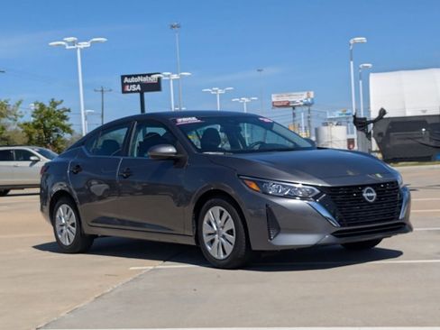 Used 2025 Nissan Sentra S image 3
