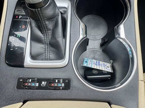 Used 2015 Toyota Highlander Limited image 37