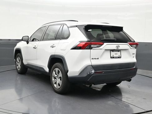 Used 2020 Toyota RAV4 LE FWD image 3