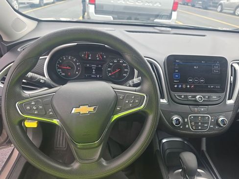 Used 2025 Chevrolet Malibu LT image 8