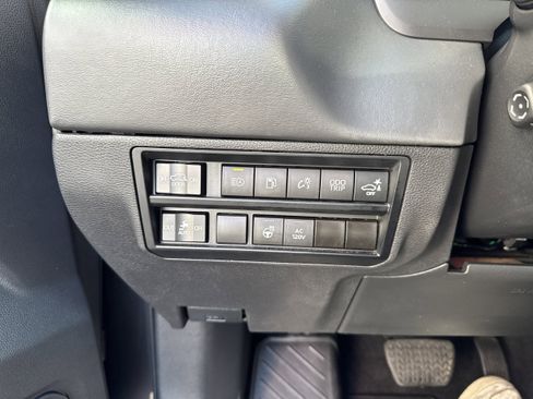 Used 2024 Toyota Sequoia Platinum AWD/4WD image 19