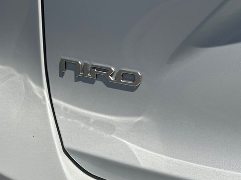 Used 2023 Kia Niro EX w/ EX Cold Weather Package FWD image 28