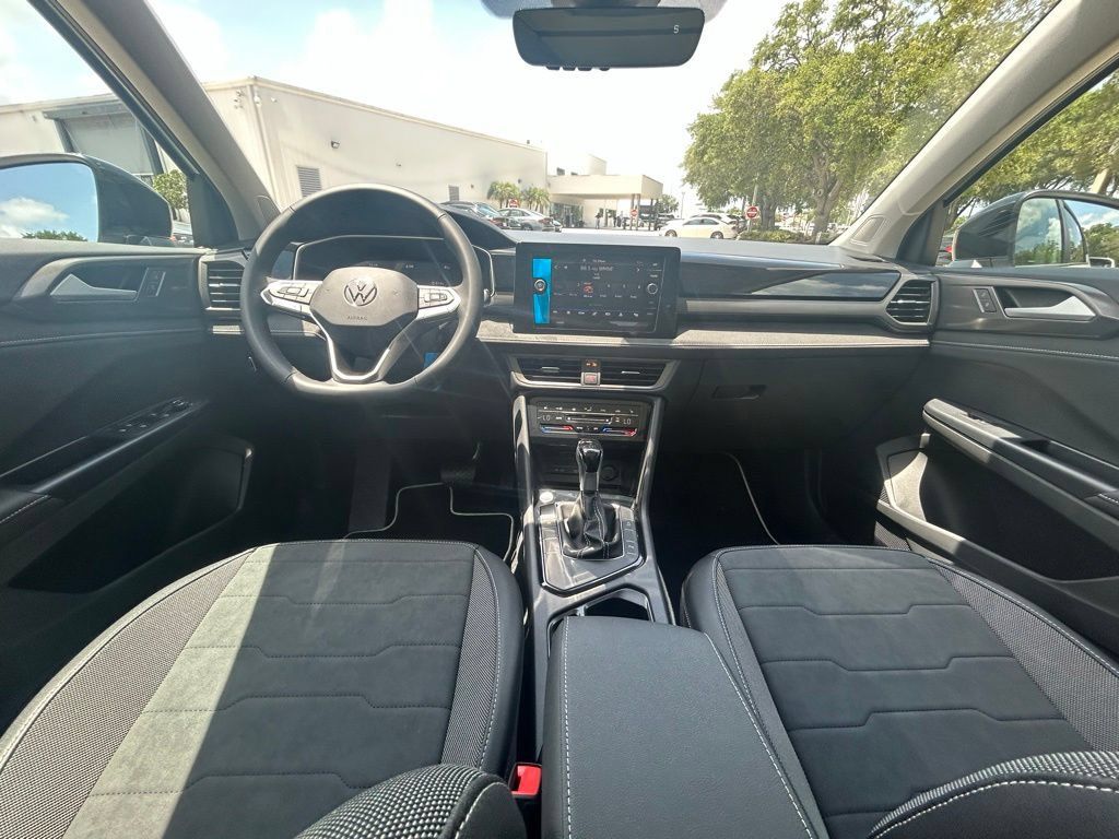 New 2026 Volkswagen Taos SE FWD image 10