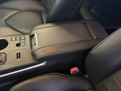 Used 2023 Toyota Highlander XLE FWD image 8