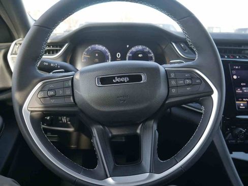 New 2025 Jeep Grand Cherokee Altitude image 32